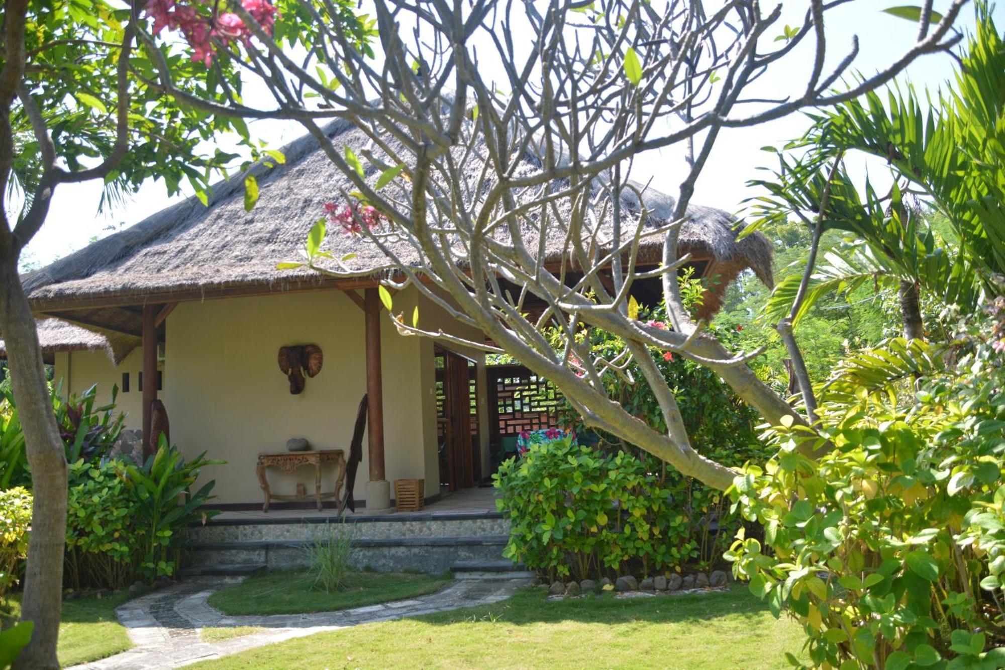 Sunia Loka Bungalows&Dive Center Pemuteran  Bagian luar foto