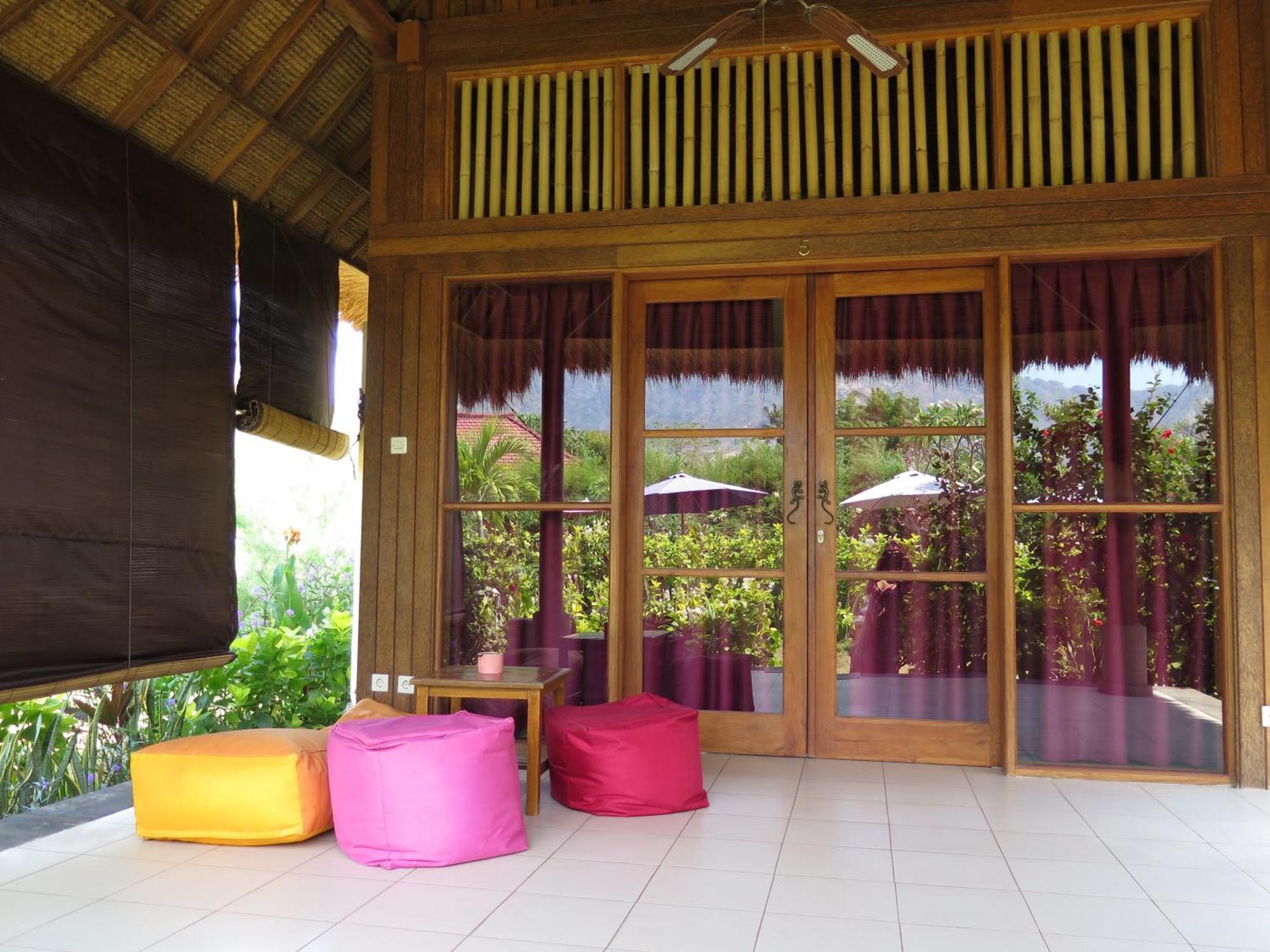 Sunia Loka Bungalows&Dive Center Pemuteran  Ruang foto